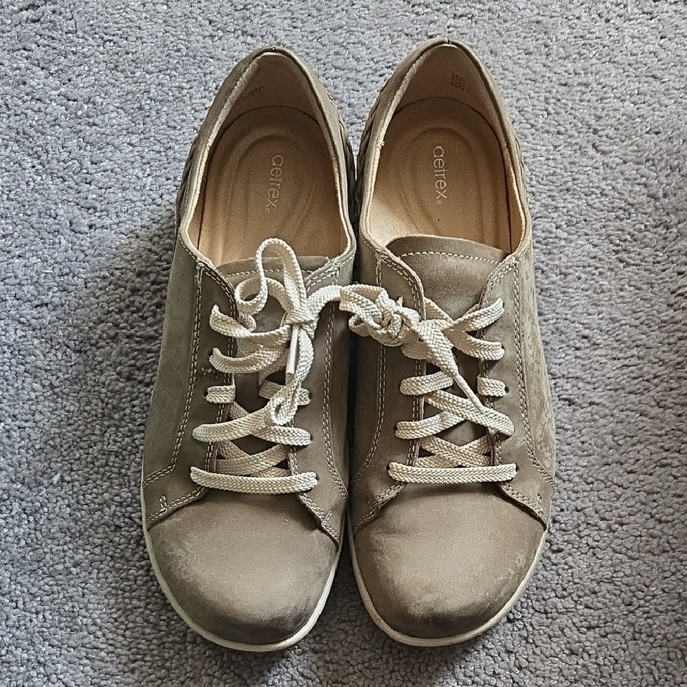 Aetrex Women's Taupe Suede Lace-Up Sneakers
